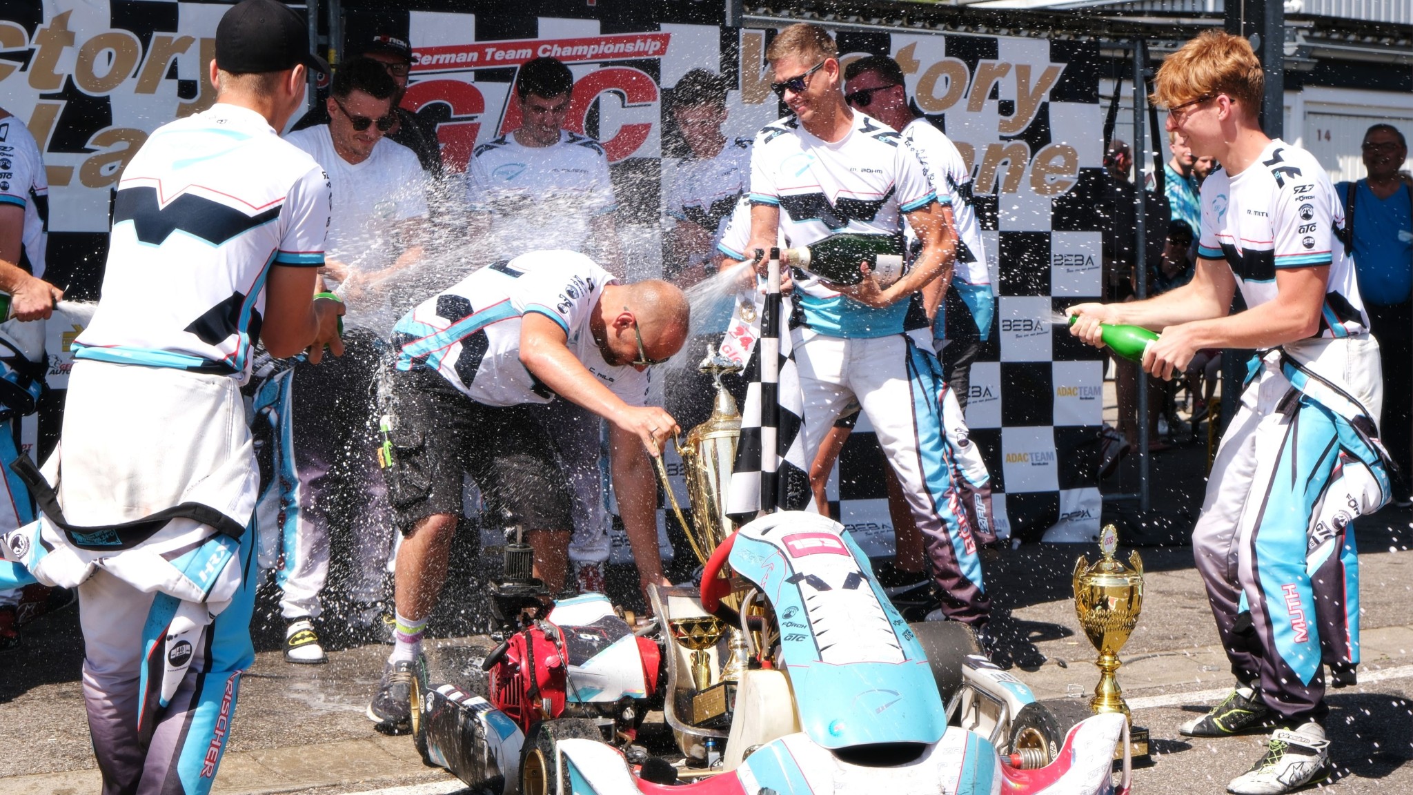 153 sektdusche klein noah nolte